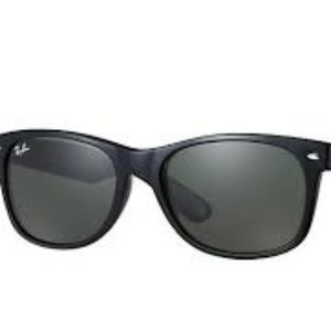 Classic black Wayfarer Ray-Ban - NEW IN CASE